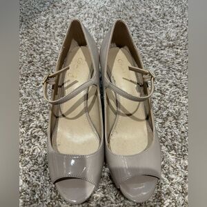 Calvin Klein - open toe beige low heels - women size 8